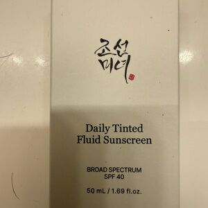 Daily Tinted Fluid Sunscreen - Shade MY210